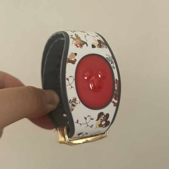 Disney Dooney & Bourke MagicBand 2, Holiday Dogs Limited Edition, Rare NWT - Picture 13 of 14